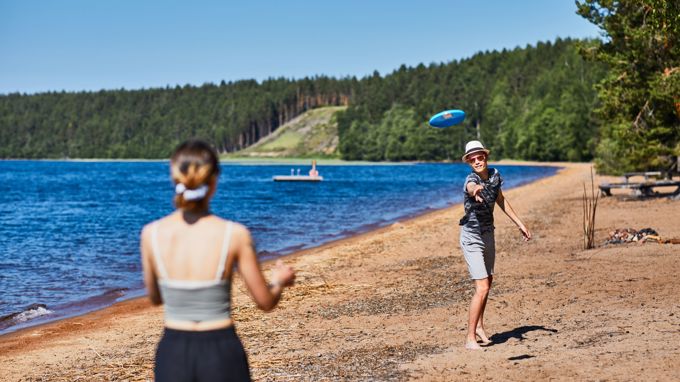 a person throwing frisbee at Huuha beach