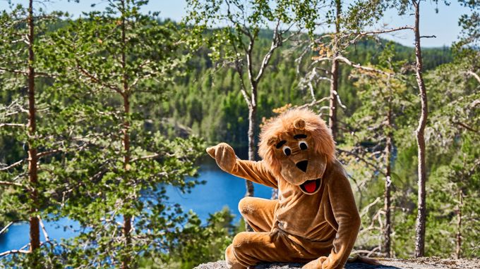 a lion greeting you at Kummakivi hill
