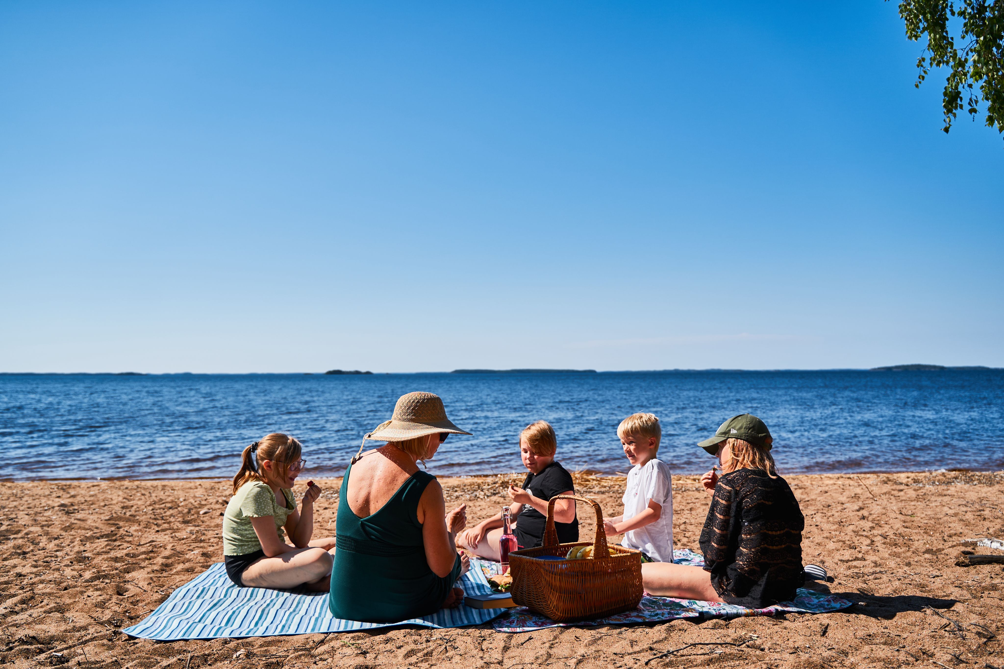 picnic on the Huuha beach