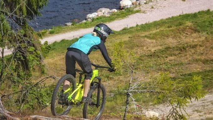 Cyclist on the Saimaa Bikepark route