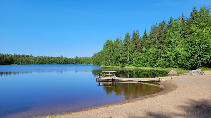 aurinkoinen Oritlammen uimaranta ja laituri, Ruokolahti